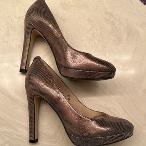 Michael Kors metallic brown leather closed toe heels. 4.25” heel. Size 6